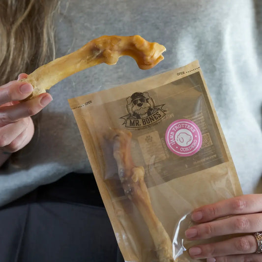 Two air-dried lamb trotters for dogs, high-hardness natural dental chew for medium and large breeds.