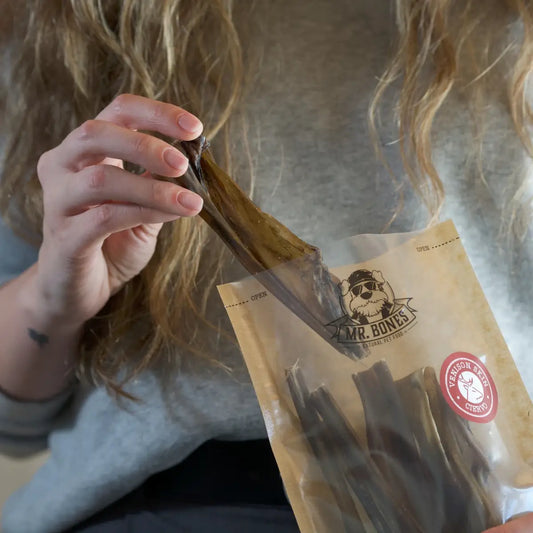 Bag of air-dried venison skin dog chews, high-hardness natural dental snack for medium and large dogs.